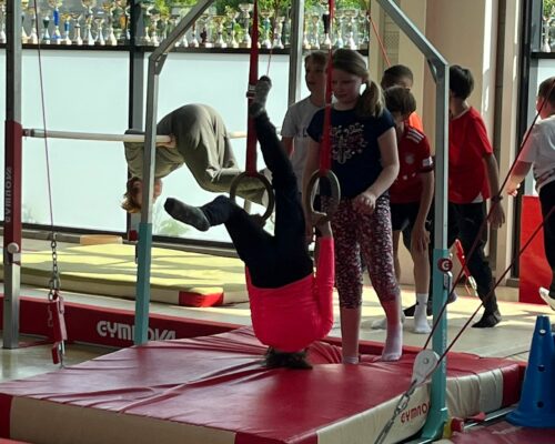 503804604_1383642513761360_4503374469703474724_n